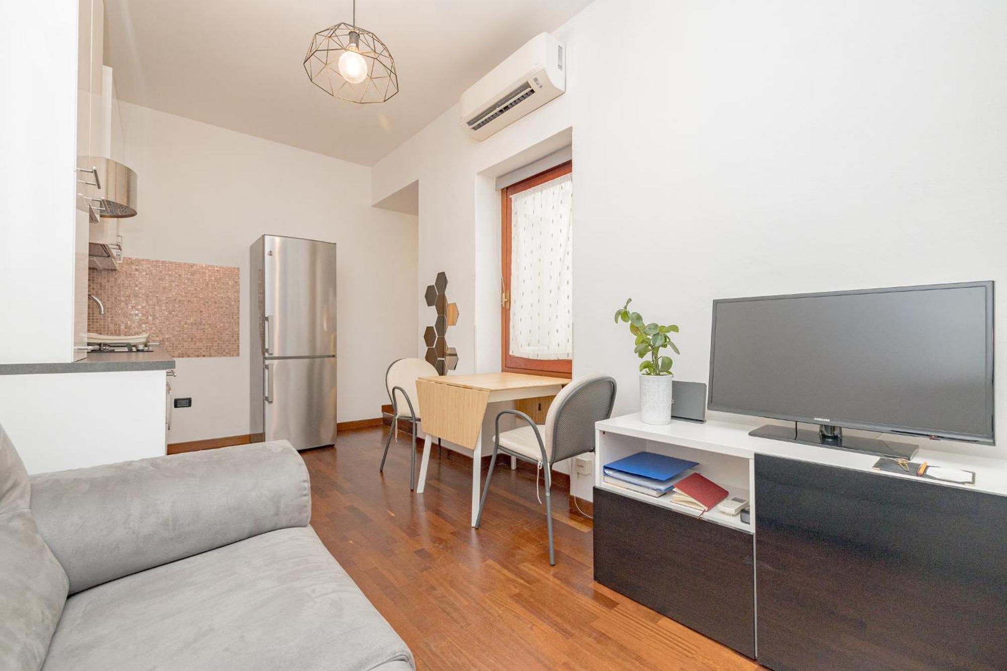 Comfortable Typical Old Style Apartment Milano Eksteriør billede